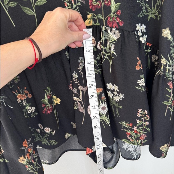 Zara Navy Floral Romper โ Size M โ Flowy, Chic & Comfy โ Perfect Condition - Picture 16 of 16